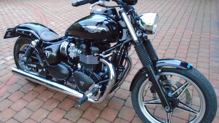 Triumph Speedmaster 900