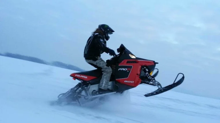 Polaris Rush Pro-R 800