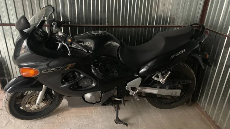Suzuki GSX 750 F