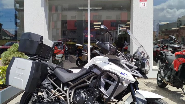Triumph Tiger 800 XRX, BOHATÁ VÝBAVA, PO SERVISE, MOC HEZKÝ STAV