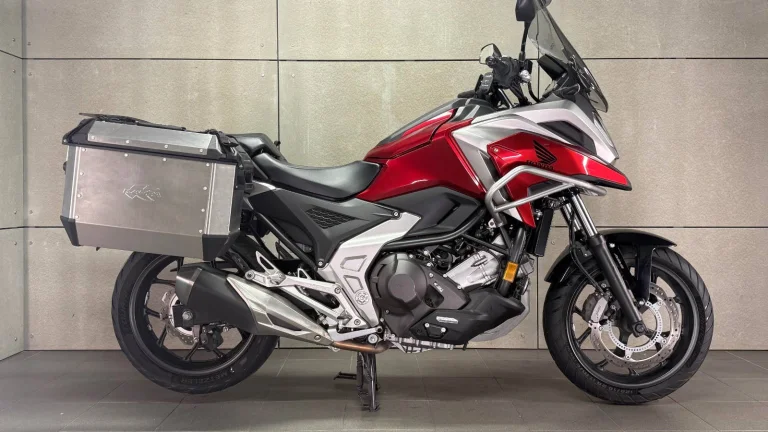 Honda NC 750 X DCT ABS - ČR / 1. MAJ / CESTOVNÍ VÝBAVA / SUPER CENA