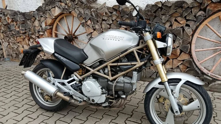 Ducati Monster 750