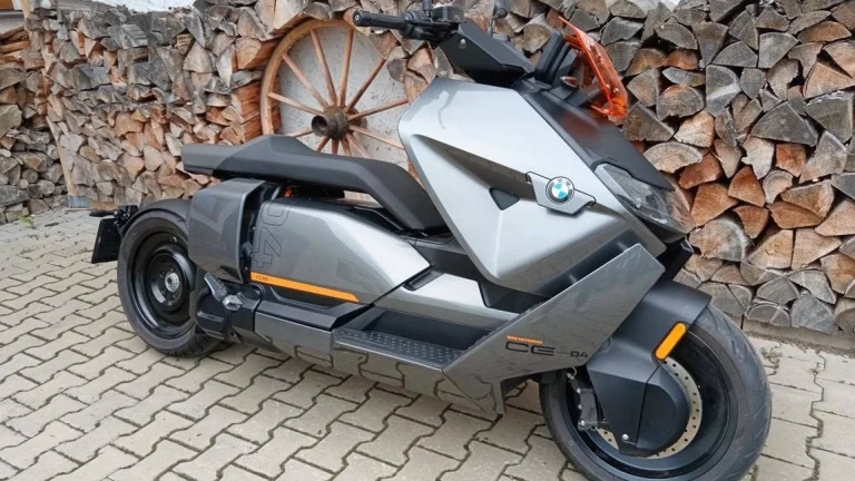 BMW CE 04