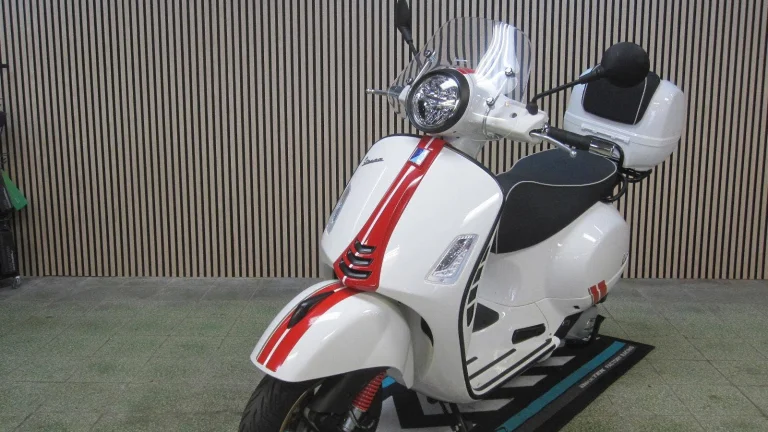 Piaggio Vespa GTS 125 Super