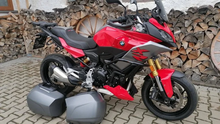 BMW F 900 XR