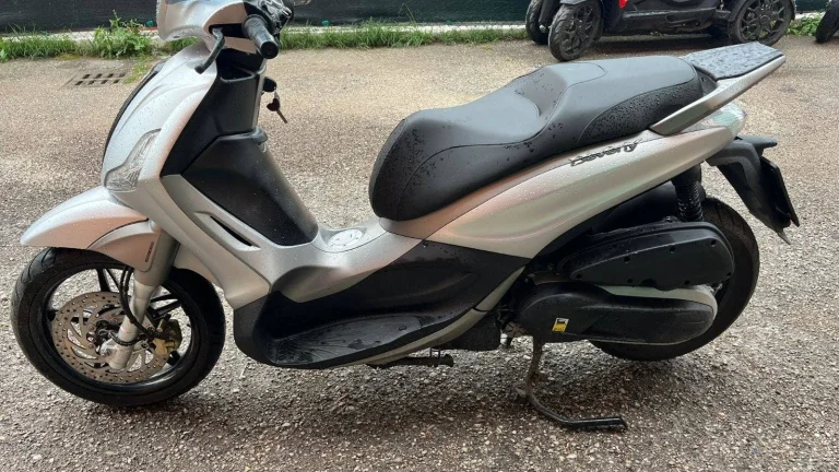 Piaggio Beverly 350 i.e. Sport Touring (2016) velmi pěkný