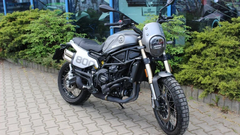Benelli Leoncino 800 Trail akce