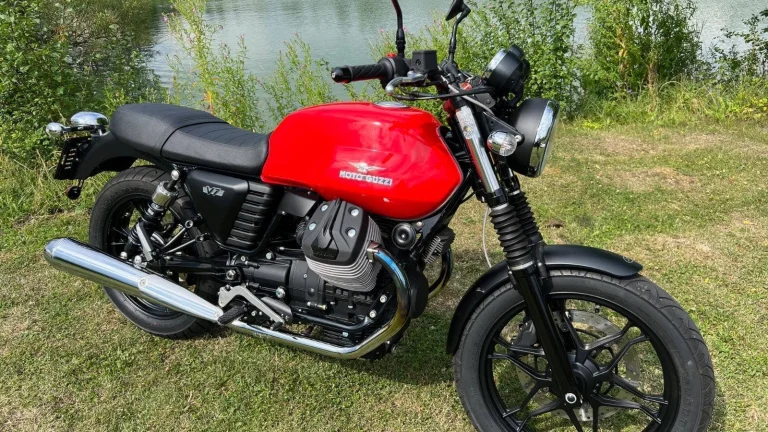 Moto Guzzi V7 II Stone