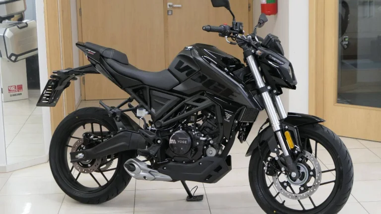 Voge 125R ABS Black ( odpočet DPH ) | Nový motocykl