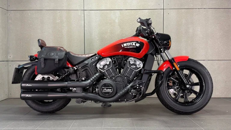 Indian Scout Bobber ABS - ČR / 1. MAJ / DPH / DOPLŇKOVÁ VÝBAVA 65 TIS.