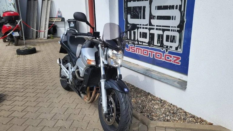 Suzuki GSR 600