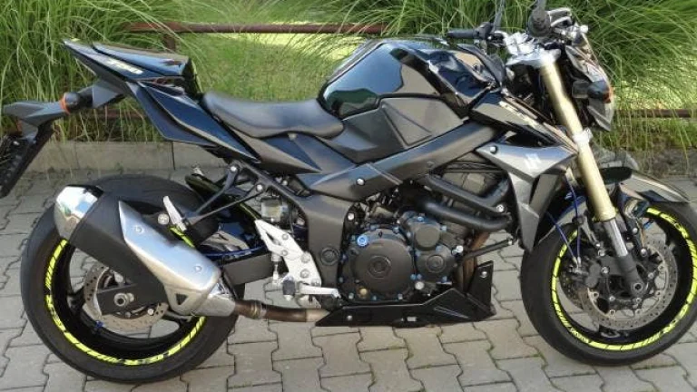 Suzuki GSR 750