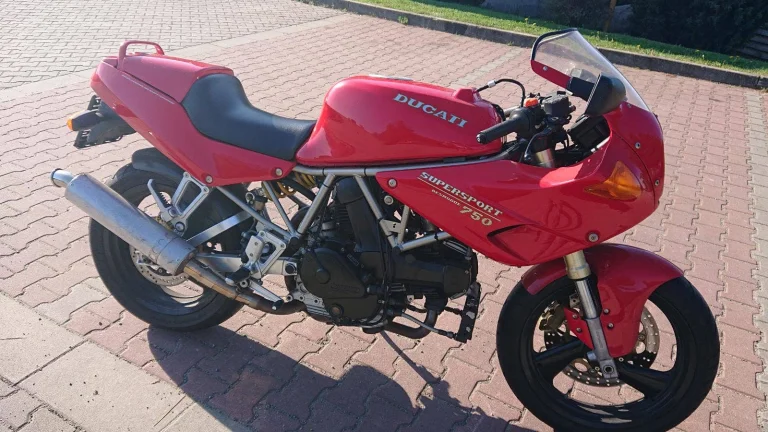 Ducati 750 Supersport 1. MAJ TOP
