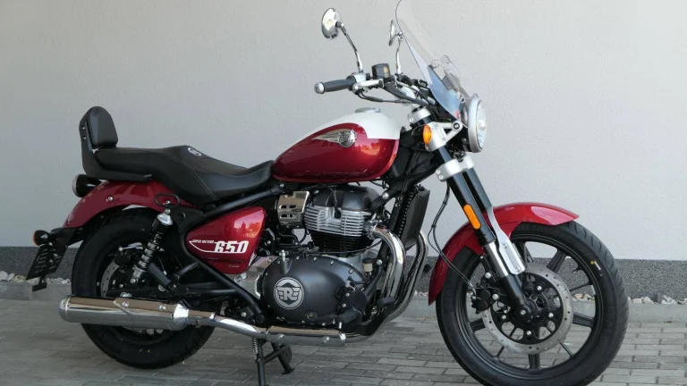 Royal Enfield Super Meteor 650 Celestial Red ( odpočet DPH ) | Nový motocykl