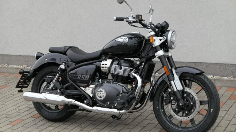 Royal Enfield Super Meteor 650 Astral Black ( odpočet DPH ) | Nový motocykl
