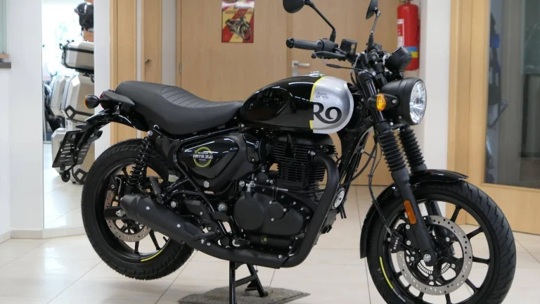 Royal Enfield HNTR 350 Rebel Black ( odpočet DPH ) | Nový motocykl