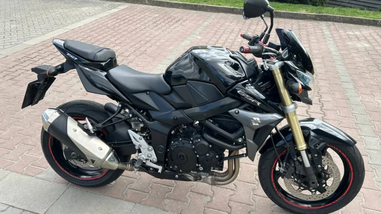 Suzuki GSR 750