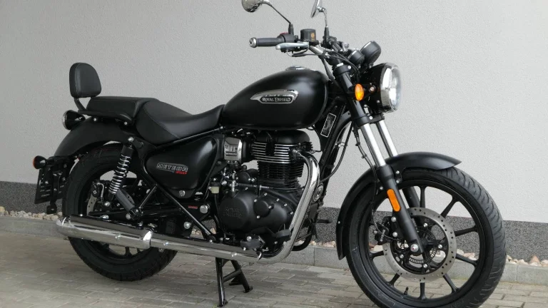 Royal Enfield Meteor 350 Stellar Matt Black ( odpočet DPH ) | Nový motocykl