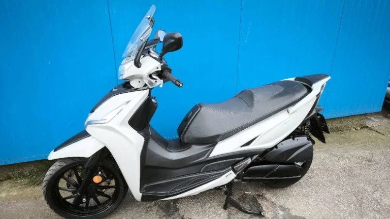 Kymco Agility 300i ABS (2020) jako nové, 9000 km, po servisu