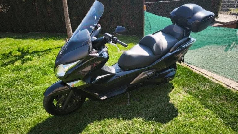Honda SW-T400 (2011) kufr, jen 6500km, po servisu