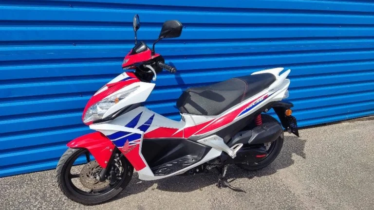 Honda NSC 50 R HRC (2016) po servisu
