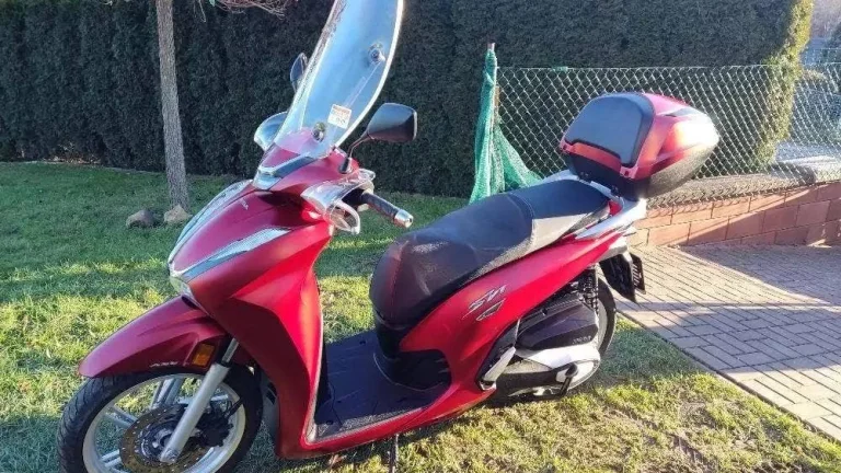 Honda SH 350 i ABS, TC (2021) kufr, CZ doklady