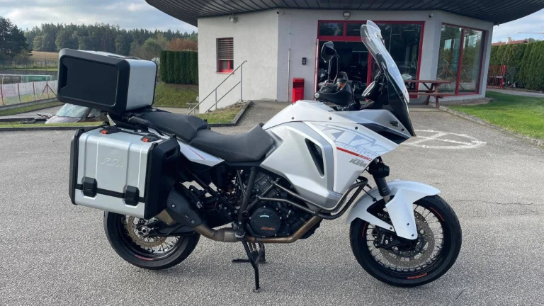 KTM 1290 Super Adventure 2016 1.majitel, serviska, Akrapovič