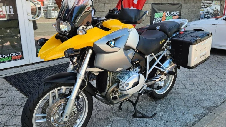 BMW R 1200 GS, 2x originální BMW kufr, přídavná světla, kryt motoru