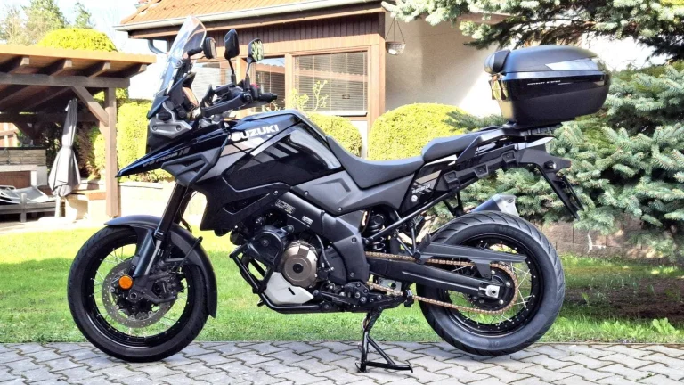 Suzuki V-Strom 1050 XT - 1. majitel, Top stav