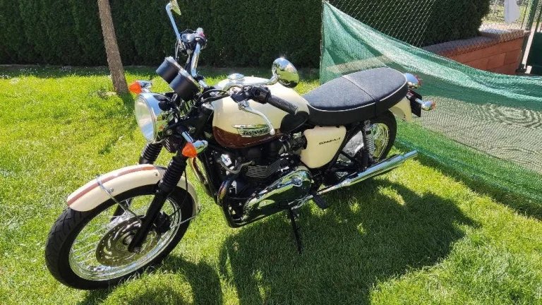 Triumph Bonneville T 100 (2011) AKCE