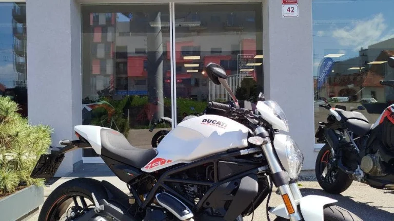 Ducati Monster 797, 1. MAJITEL, NOVÝ V ČR, POUZE: 5 264 KM