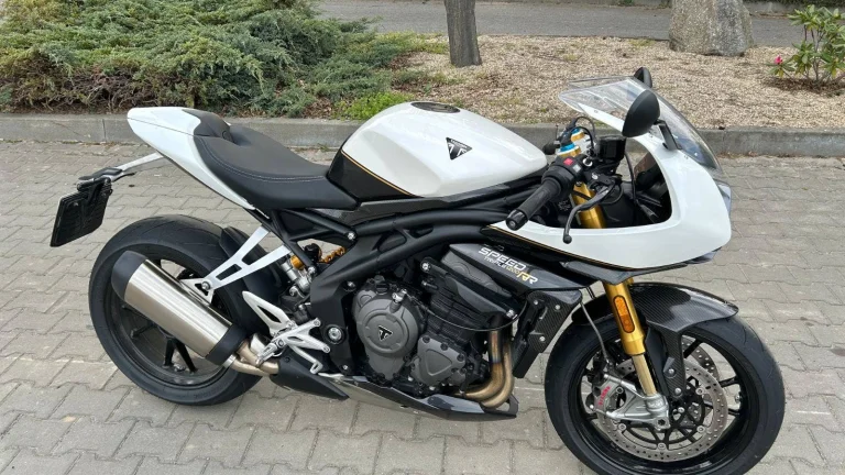 Triumph Speed Triple 1200 RR TOP ČR 1. MAJ SERVIS