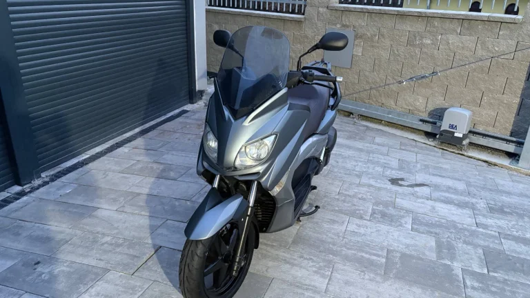 Yamaha X-Max 250