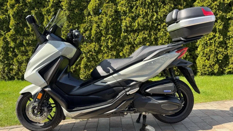 Honda Forza 350 LeoVince