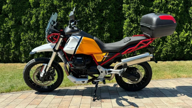 Moto Guzzi V 85 TT Evocative
