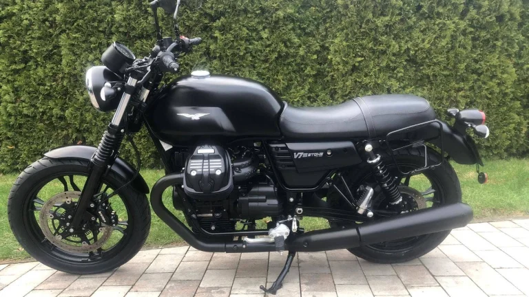 Moto Guzzi V7 III Stone