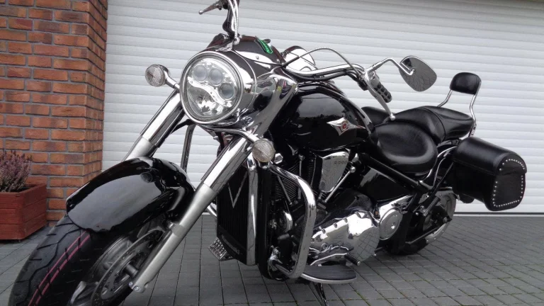 Kawasaki VN 2000. Velmi pěkná. REZERVACE.