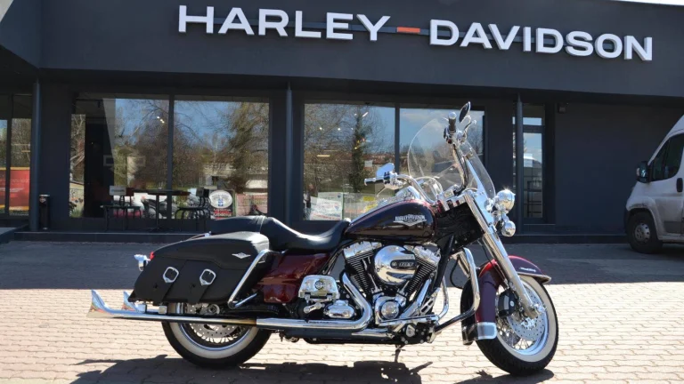 Harley-Davidson FLHRC Road King Classic