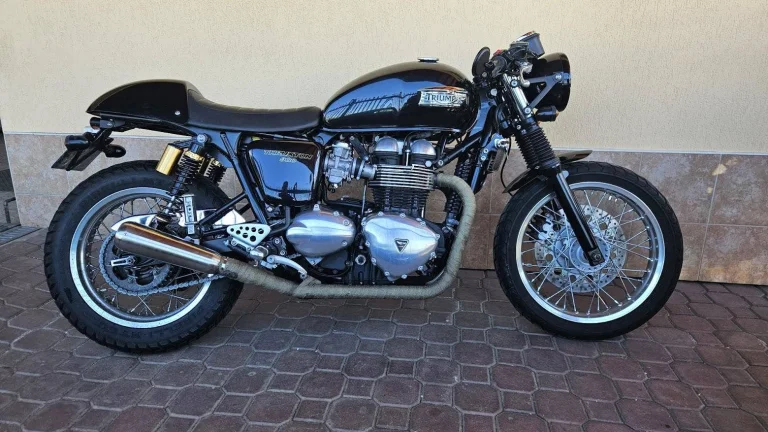 Triumph Thruxton 900