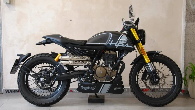F.B Mondial HPS 125i Hipster - krásný stav, 3050 km