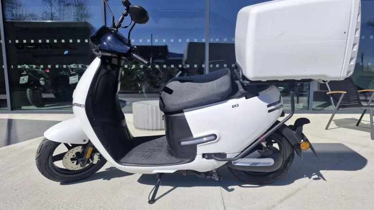 Horwin EK3 s delivery boxem | Předváděcí skútr