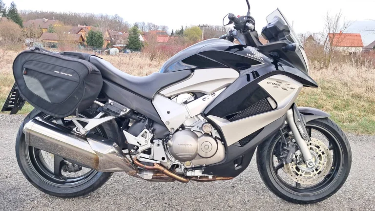 Honda VFR 800 X Crossrunner 27600km snížena