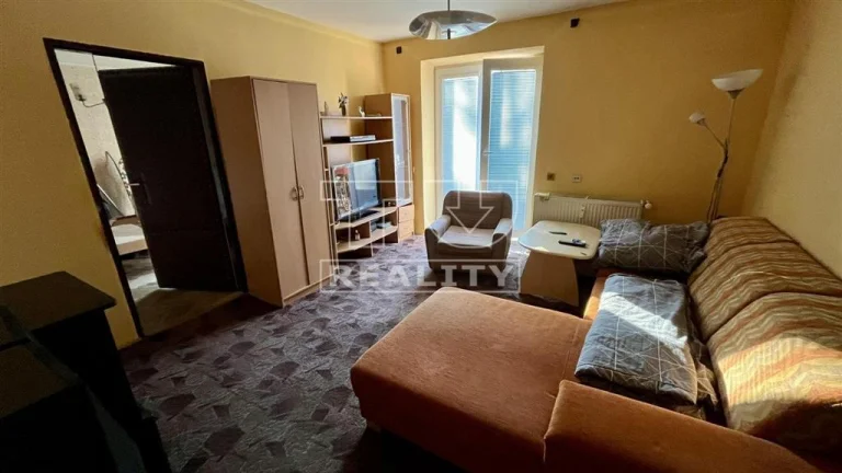 ----REZERVOVANÉ----Na predaj 3-izbový byt, pôvodný stav,...