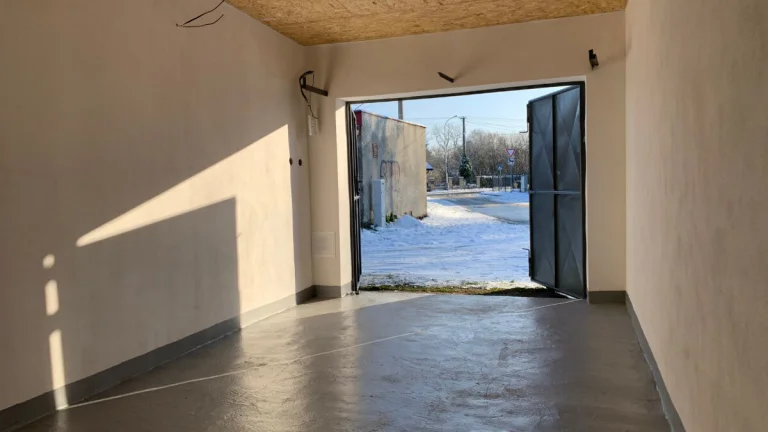 Pronájmu řadovou garáž v Nové Vsi.