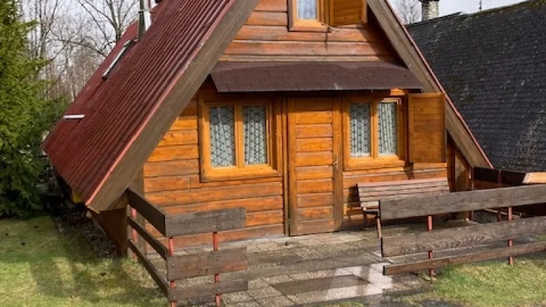 REKREAČNÁ CHATKA V PODTATRANSKEJ OBCI ŠTÔLA