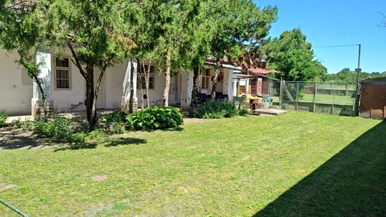 Predám dom 105 m2,pozemok 4079 m2, obec Abrahám