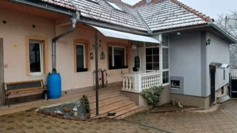 PREDAJ, pekný rodinný dom s veľkým pozemkom, Poniky