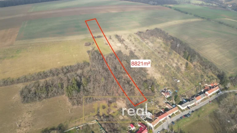 Soubor pozemků 8 821 m2 - Kroměříž - Zlámanka