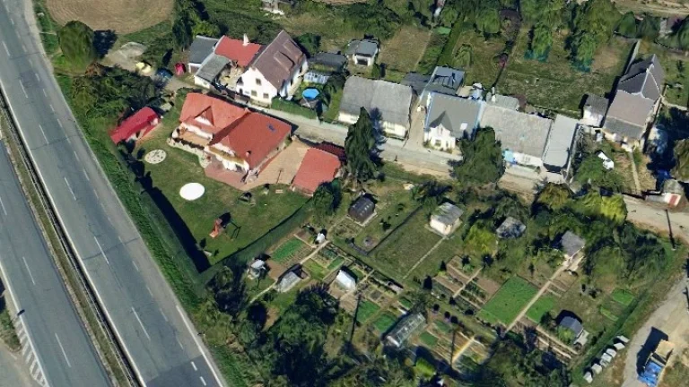 Pozemky v zahrádkářské kolonii pro rekreaci či hospodaření
