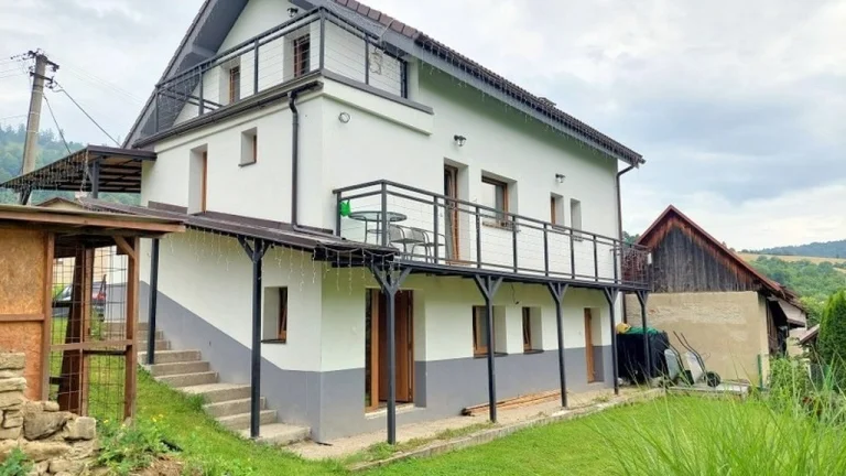 Rodinný dom s altánkom a bazénom